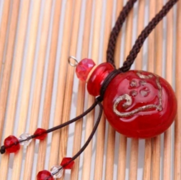 🩸 Little Red Glass Vial Necklace - Picture 6 of 8